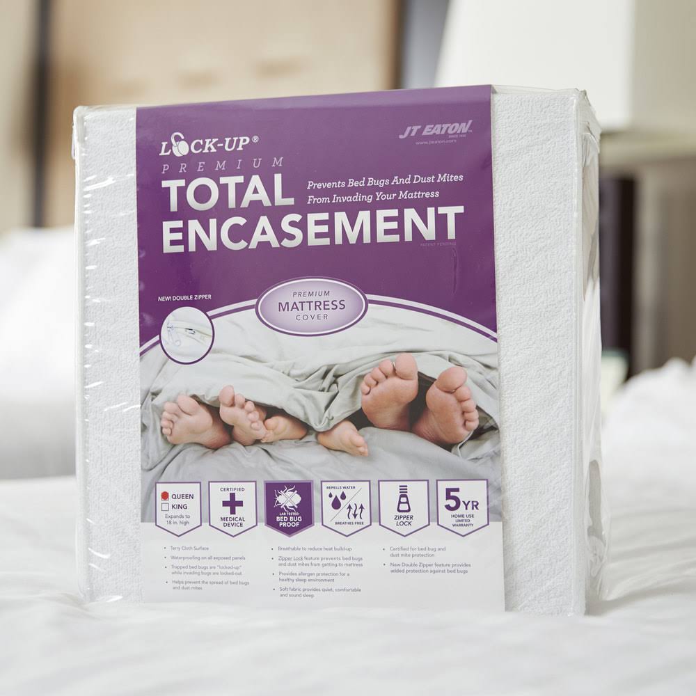 Queen Total Encasement Mattress Protector D75670