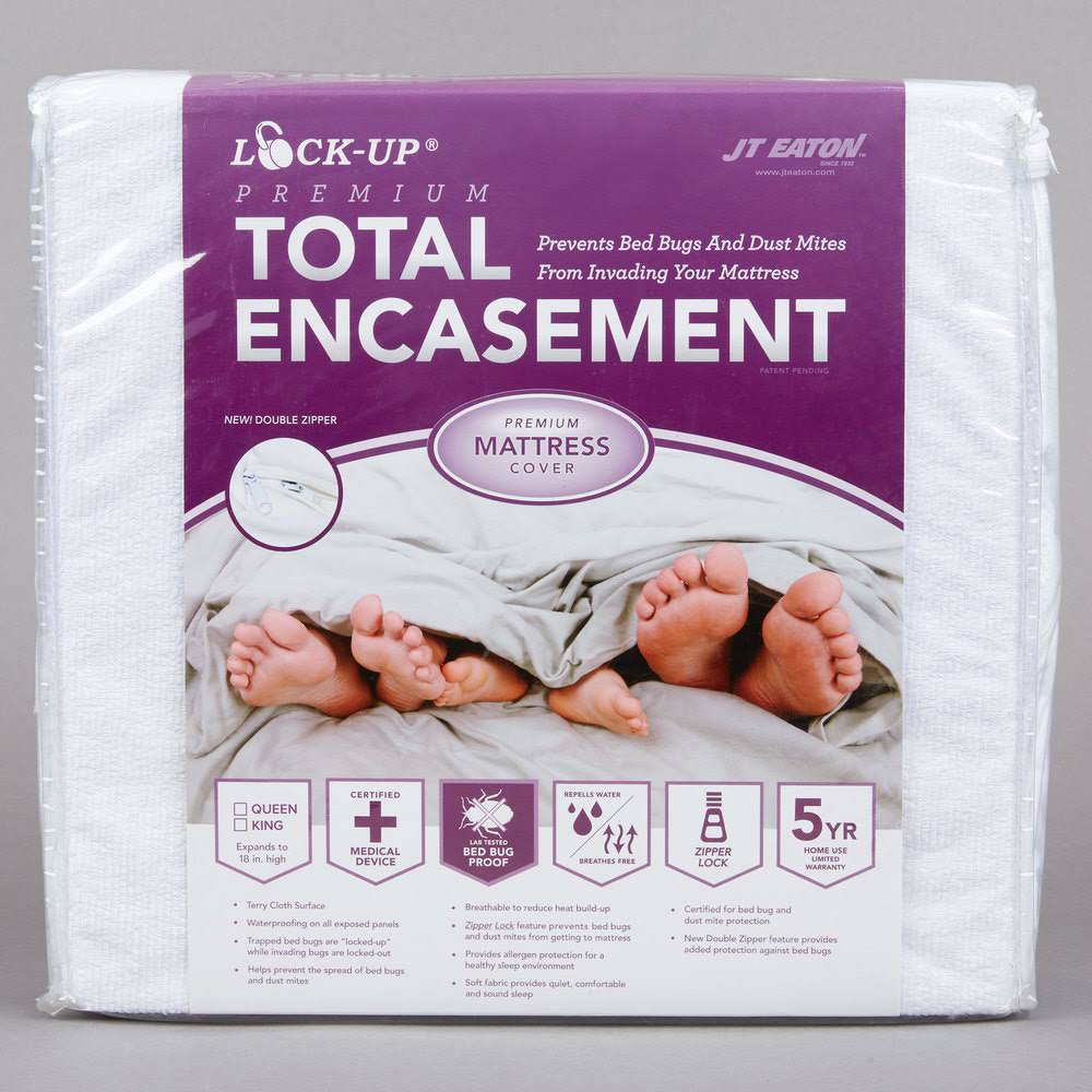 Queen Total Encasement Mattress Protector D75670