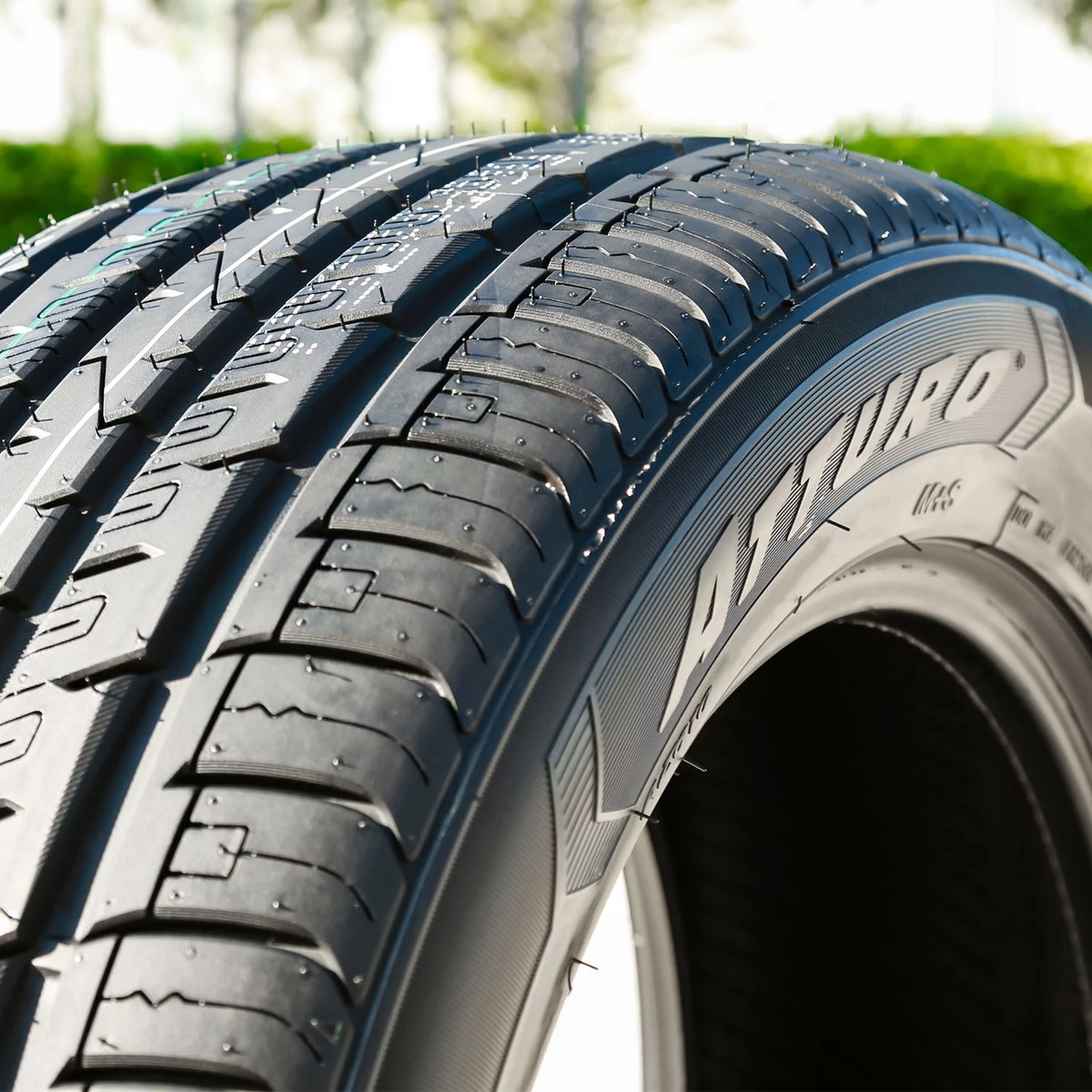 All Season 225/65R17 102H Passenger Tire Z685