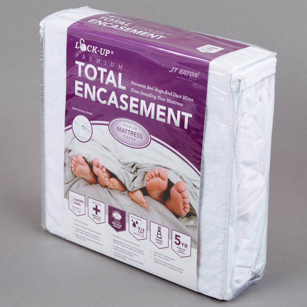 Queen Total Encasement Mattress Protector D75670