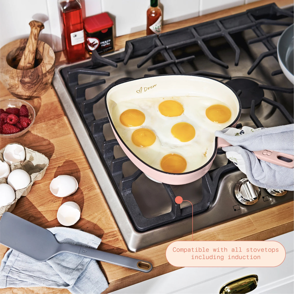 Pink Champagne Enameled Cast Iron Heart Skillet T29980